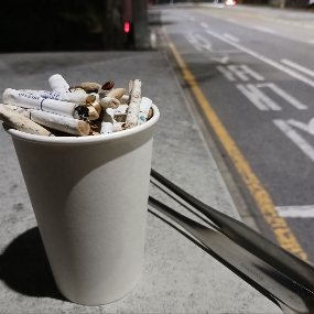 Picking-up-cigarette-butts06.jpg