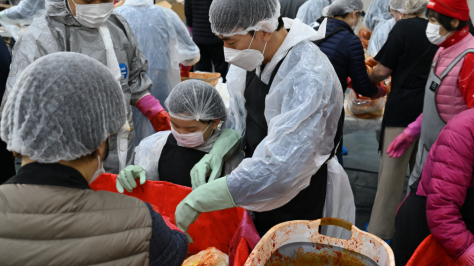 Thumbnail image for 서울 서 스테이크, ‘사랑의 김장 3,000kg’으로 지역 사회에 따뜻한 나눔 실천